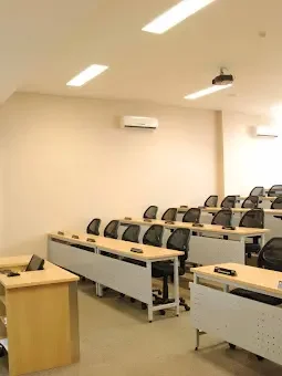 Analisis Kekurangan Fasilitas Ruang Kelas dan Dampaknya terhadap Proses Pembelajaran di Universitas